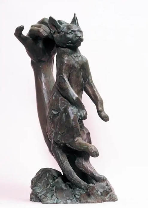 朝倉文夫 《吊された猫》 (1909年) 大分県立美術館蔵

