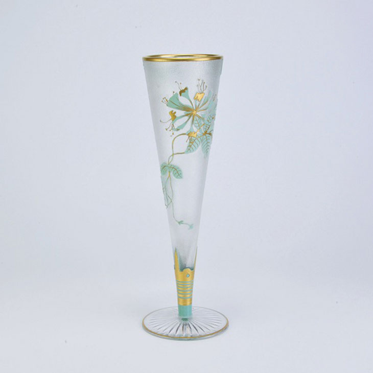 オールドバカラ／スイカズラ文花瓶
1900年ごろ
サイズ：径10.0×高さ30.3cm