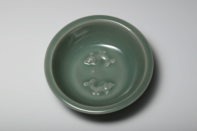 砧青磁藻魚小鉢
きぬたせいじそうぎょこばち

Celadon porcelain small bowl applied twin fish design