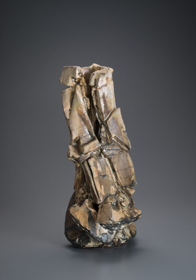 「Natural Ash Sculpture 」 2022、陶/ Ceramic、H47 × W24.5 × D19 cm、H18.5 × W9.6 × D7.4 in. 、michikawa0002
