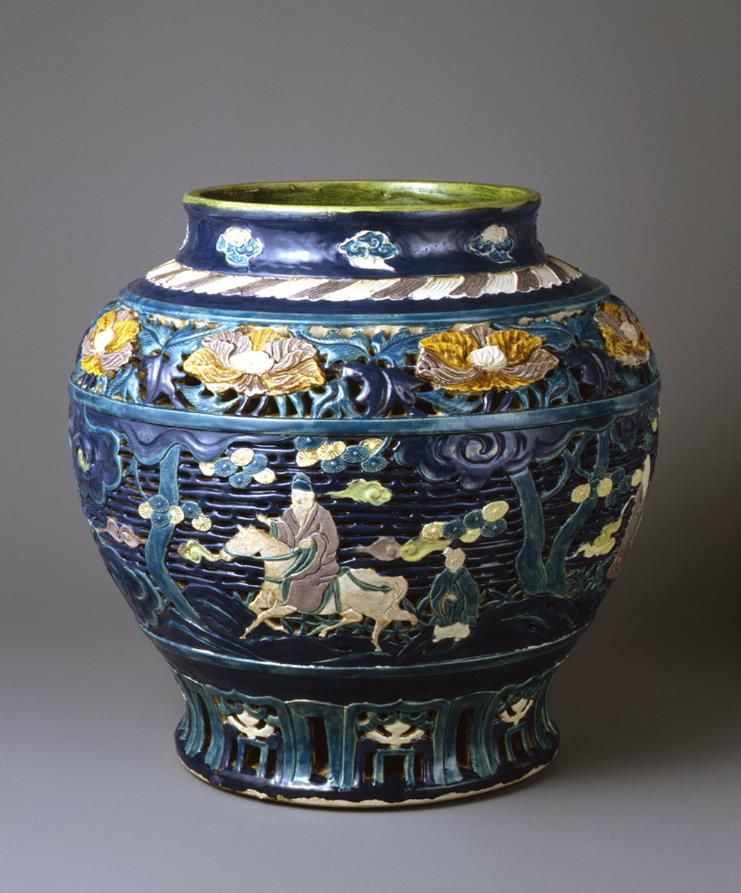 「法花透彫人物文壺」　中国・明時代　16世紀

