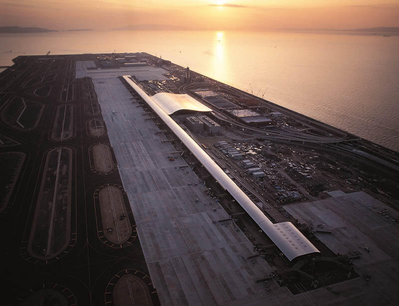 レンゾ・ピアノ「関西国際空港旅客ターミナルビル」（1988-1994年）1994年
©Fondazione Renzo Piano ©KansaiAirports ©Kawatetsu