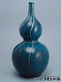 瑠璃釉 瓢形瓶
伊万里
江戸時代（17世紀中期）
高31.5㎝