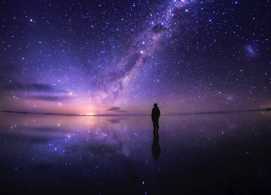 「銀河のほとりで」　撮影地：ボリビア、ウユニ塩湖　©KAGAYA

