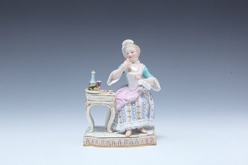 マイセン

1880年頃

食卓に座る女性(味覚)

高さ13cm 幅10cm