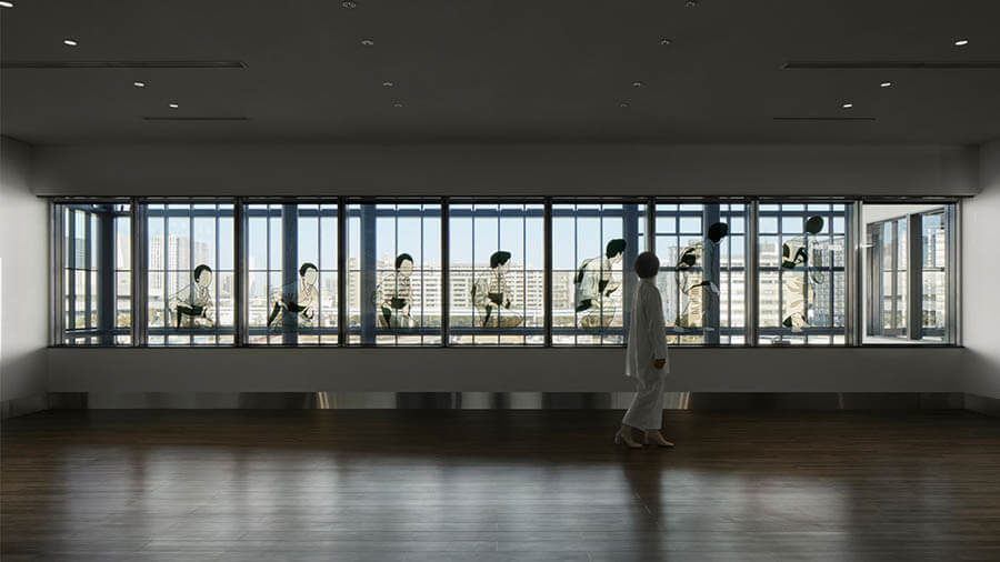 津田道子《東京仕草》2021年
「Back TOKYO Forth」展示風景（東京国際クルーズターミナル、2021）
Photo: ARAI Akira (Nacása & Partners Inc.)