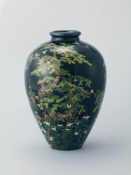 《七宝四季花鳥図花瓶》並河靖之　1899（明治32）年　通期展示　三の丸尚蔵館

