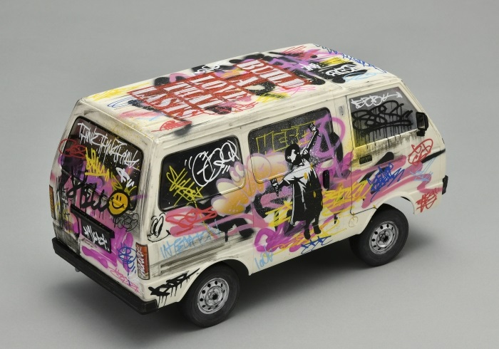 「RC car (graffiti tagging)Ⅰ」
ｗ16.0×ｈ17.5×ｄ32.5
stencil/spray,marker on rc-model