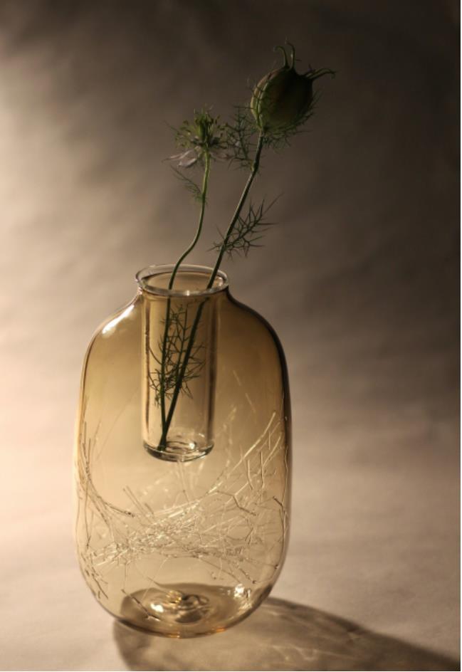 藤原三和子「space Ⅲ- vase」
（径10.0×高さ16.5cm）