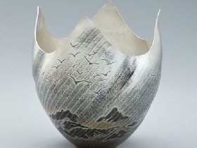 銀打出花器「荒磯」 (25.3×25.3×高さ27.1cm)