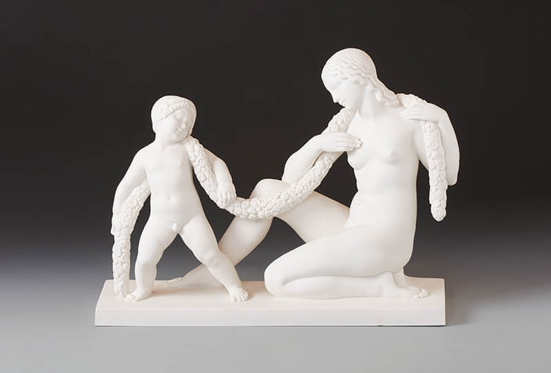 ジョセフ・ユルミエ、セーヴル製陶所/窯《女性と子ども》1931年　東京都庭園美術館蔵

