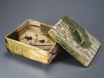 「織部四方蓋物」　美濃　桃山～江戸時代初期　17世紀