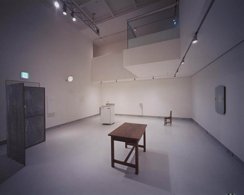 《2002-11 イエ》、資生堂ギャラリー　東京、撮影：桜井ただひさ

