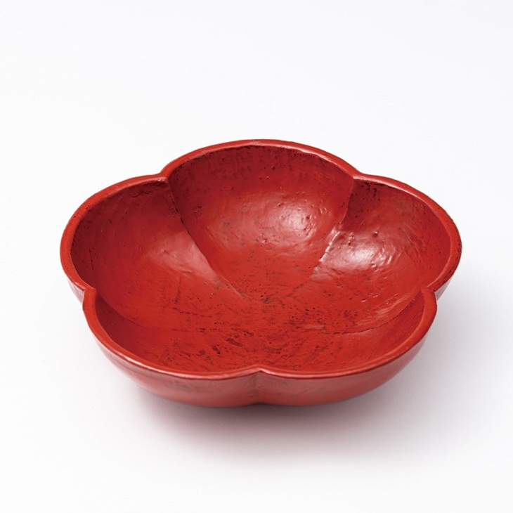 朱漆花形鉢
サイズ：径21.5×高さ6cm