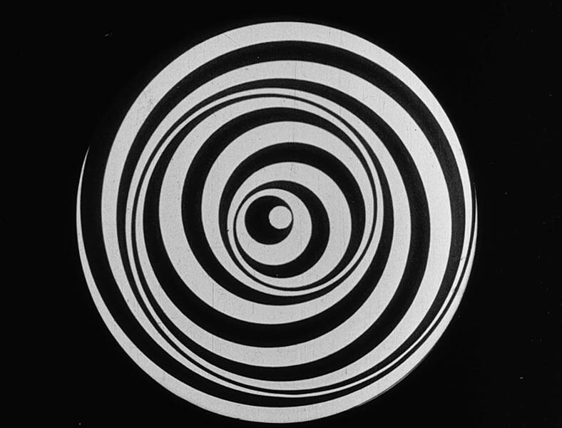 マルセル・デュシャン《アネミック・シネマ》　1926年、映像、白黒、７分　（画像は部分）
Courtesy of "Unseen Cinema: Early Americain- Avant-Garde Experimental Film 1894-1941."

