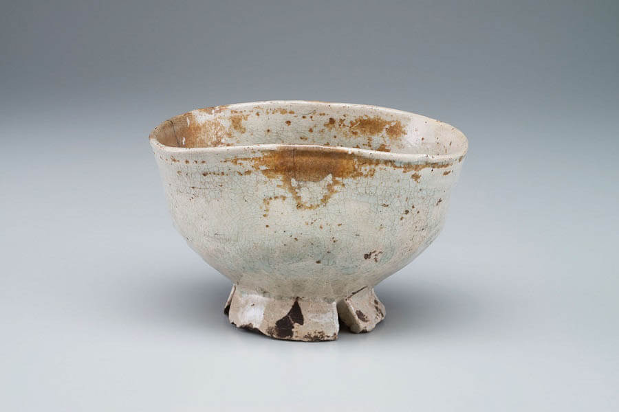 《割高台茶碗》 朝鮮・朝鮮時代（16世紀）山形県指定文化財

