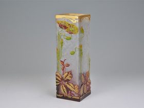 「芥子文花瓶」 被せガラス、エッチング、エナメル彩、金彩 W7.9×H24.8cm 1900年頃