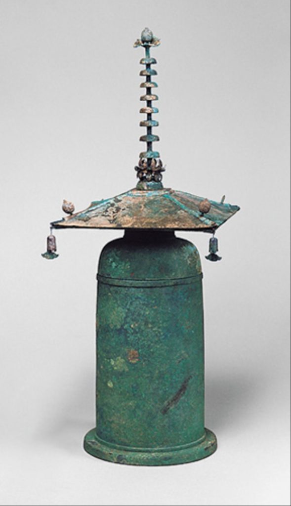 重要文化財　金銅宝塔形経筒（修理前）
（奈良国立博物館）
