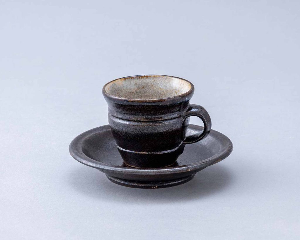 生田和孝《鉄釉コーヒー碗皿》 1960年代