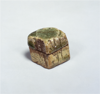 伊賀伽藍石香合（東京国立博物館蔵）
Image: TNM Image Archives

