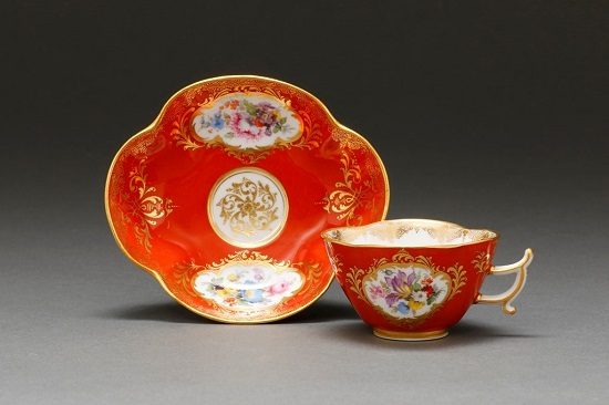エンジ地花文モカカップ＆ソーサー ドイツ　19世紀末頃 カップ口径：6.4×7.2cm