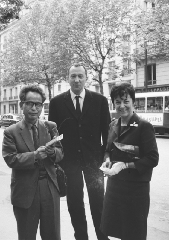 森田（左）とスーラージュ（中央） 1963年、パリにて