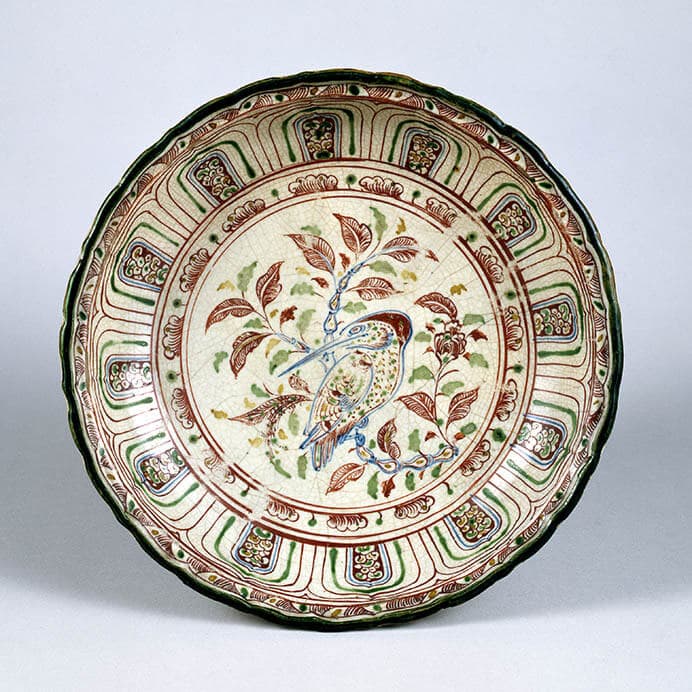 五彩花鳥文輪花盤　ベトナム　15～16世紀


