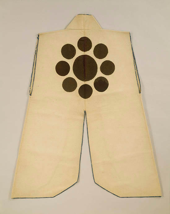 「白羅紗九曜紋付陣羽織」江戸時代（17～18世紀）、永青文庫蔵

