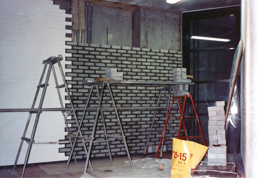 工事中のワタリウム美術館2階展示室 1990

