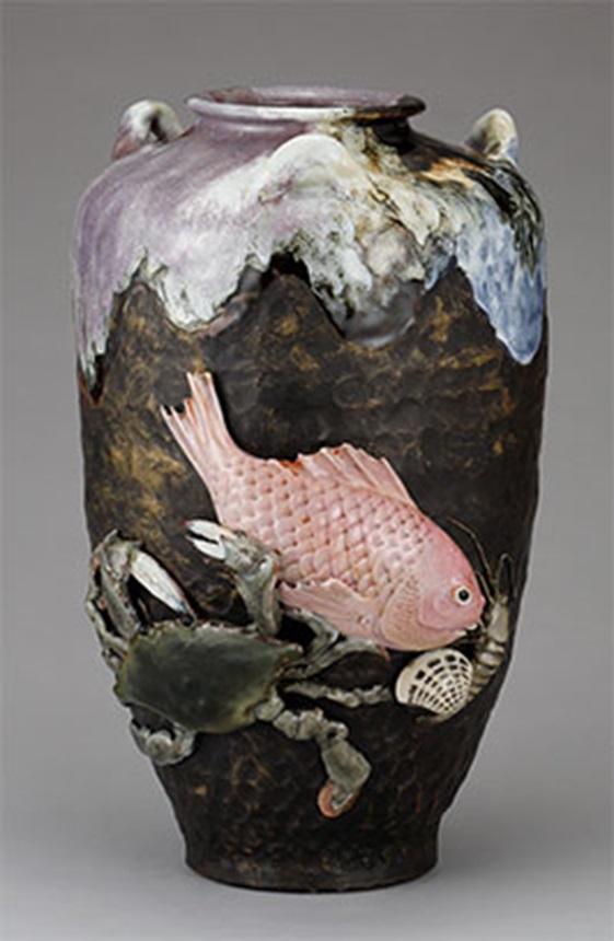 石黒香々《高浮彫鯛蟹海老貝花瓶》 明治時代前期～中期