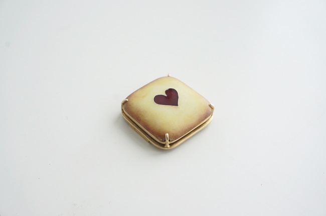 日置芽衣「heart cookie」W38×D38×H15cm