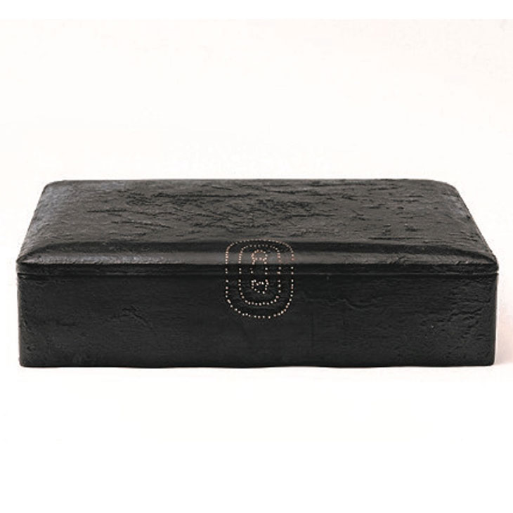 黒漆銀象嵌角箱
サイズ：幅38×高さ10×奥行28.5cm