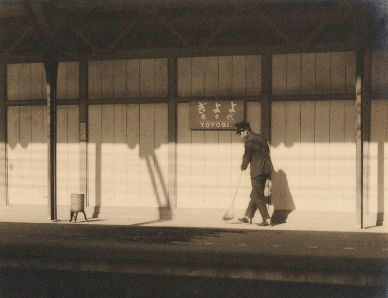 石田喜一郎 《清掃》 1925年　ゼラチンシルバープリント　渋谷区立松濤美術館蔵