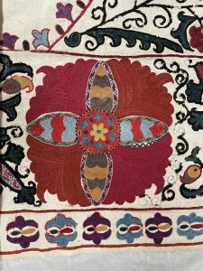 ブハラ （現ウズベキスタン）《刺繍布 ジャイナマズ 》 （部分） 19 世紀末