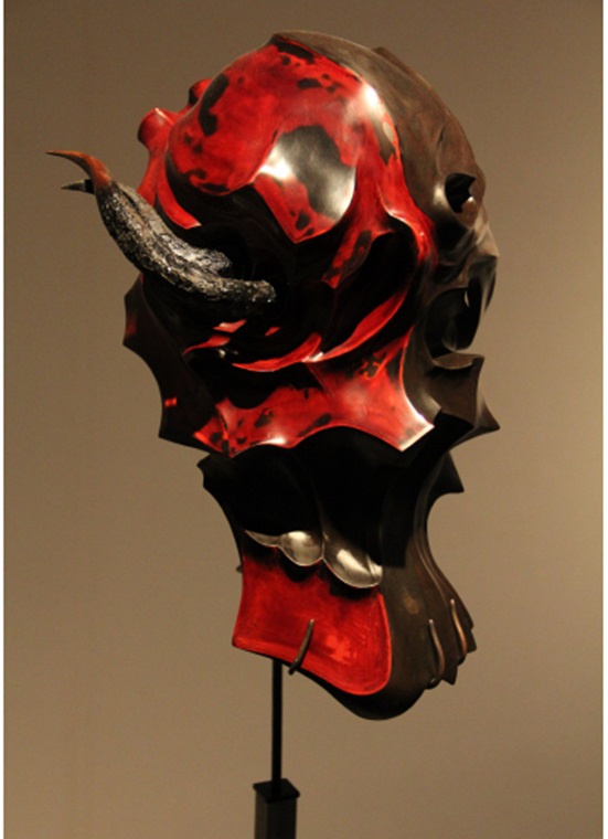 mask［d］H28×W18×D17cm／漆、麻布、黒柿、顔料