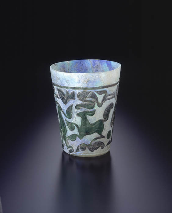 カメオ装飾杯　おそらくイラン　9－10世紀

