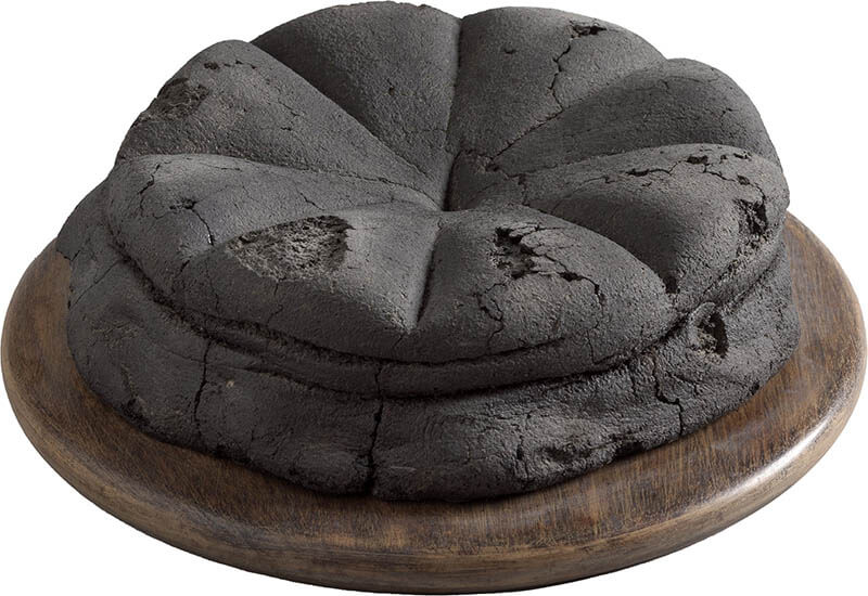 《炭化したパン（レプリカ）》79年　ナポリ国立考古学博物館蔵
Photo © Luciano and Marco Pedicini