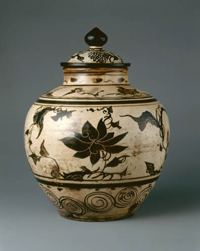 鉄絵牡丹文壺（絵高麗）　明時代・16世紀　五島美術館蔵