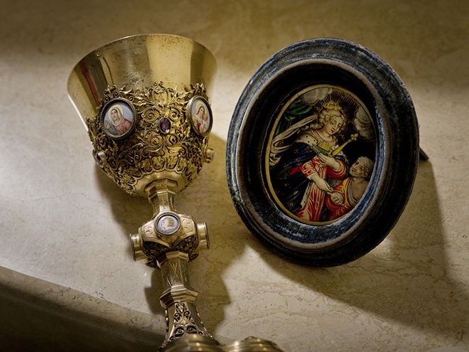 聖母子像エマーユ絵画とエマーユ付聖杯

