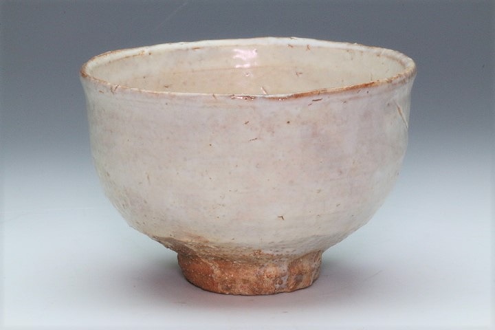 三輪休和　人間国宝（萩焼）

「萩茶碗」高さ9.0×径13.4cm