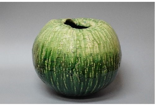 「緑釉壷」　

径29×高22.5cm　