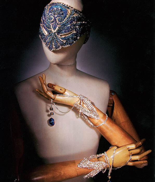 ポール・ポワレ《夜会用マスク、ブレスレット “深海”》（制作：マドレーヌ・パニゾン）1919年 メタリックチュールにガラスビーズとクリスタルガラスで刺繍　小瀧千佐子蔵