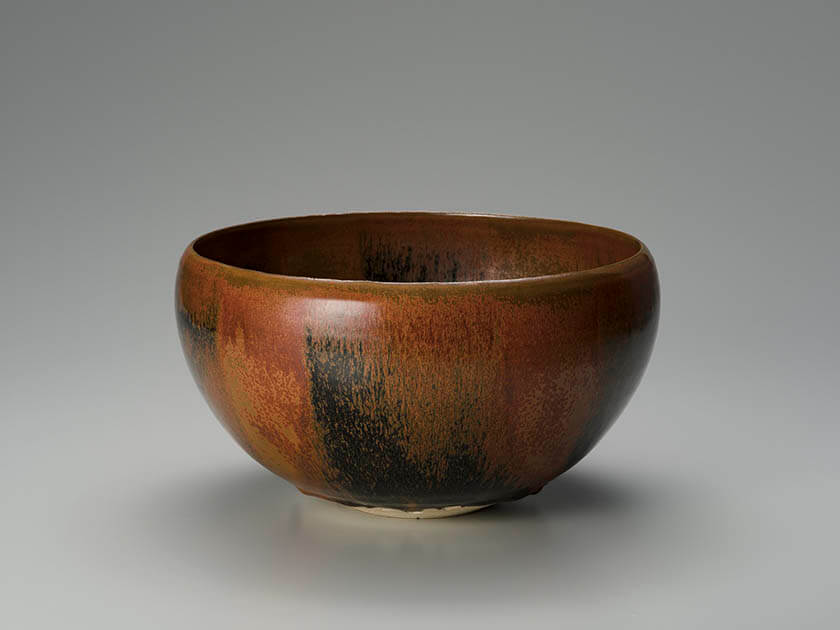 鈴木藏《鉄釉鉢》1967年　京都国立近代美術館蔵