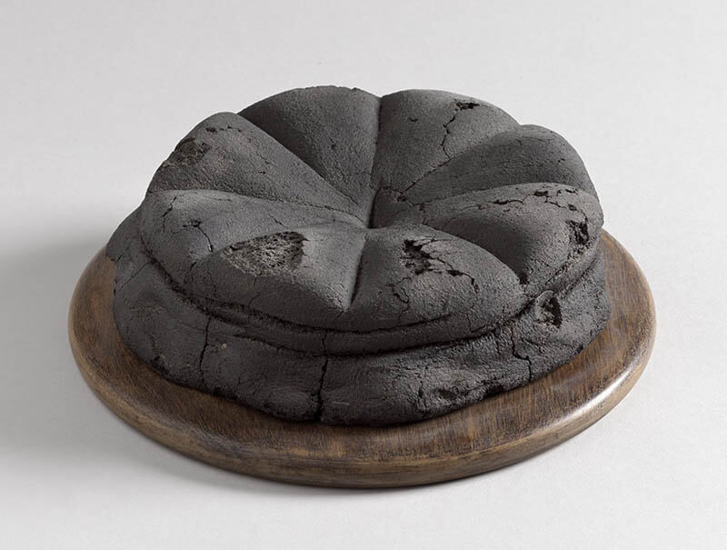 炭化したパン（レプリカ） 79年（原品） ナポリ国立考古学博物館
Photo © Luciano and Marco Pedicini（通期）