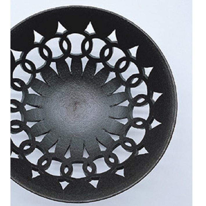 作家名：小山七郎
作品名：透かし飾り鉢

サイズ：径21.5×高さ9.5cm