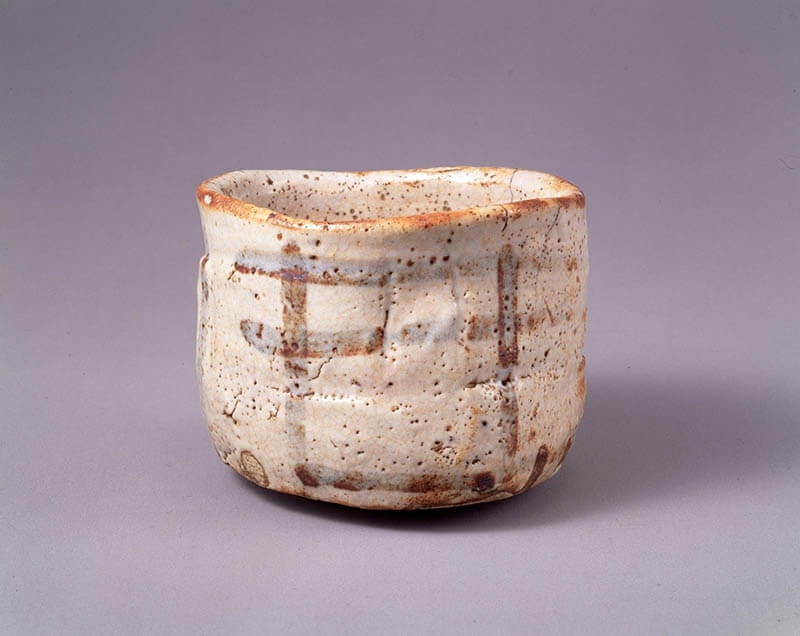 国宝 志野茶碗　銘卯花墻　1口　桃山時代・16～17世紀　三井記念美術館蔵