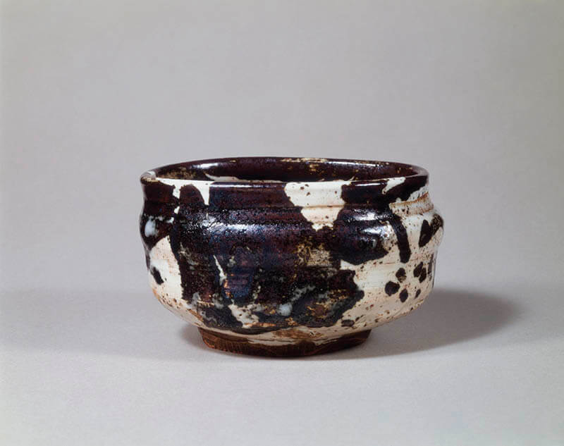 御所丸茶碗　1口　朝鮮時代・17世紀　三井記念美術館蔵


重