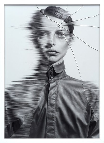 《The Cracked Portrait 11》2024年

紙に鉛筆、ガラス

95.3×69.7×6cm