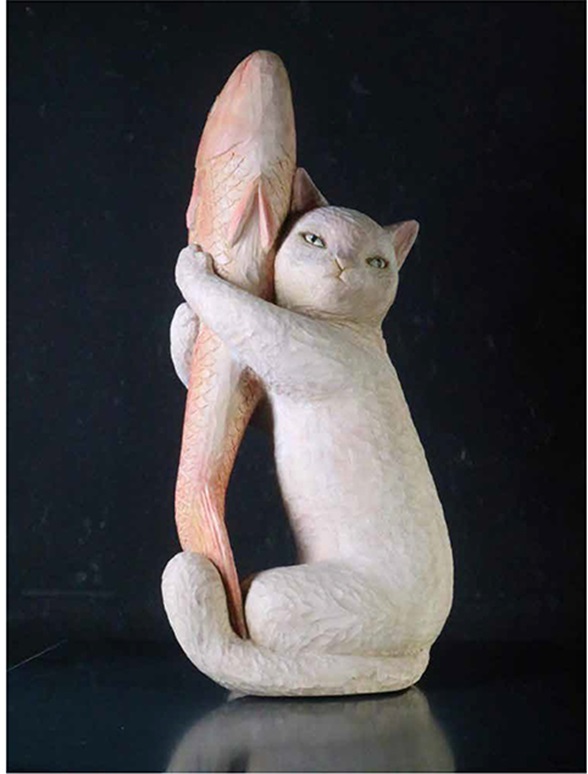 福山智子「独占欲の強い猫」
（楠に着彩・布、木彫、約幅21×奥行16×高さ45cm）