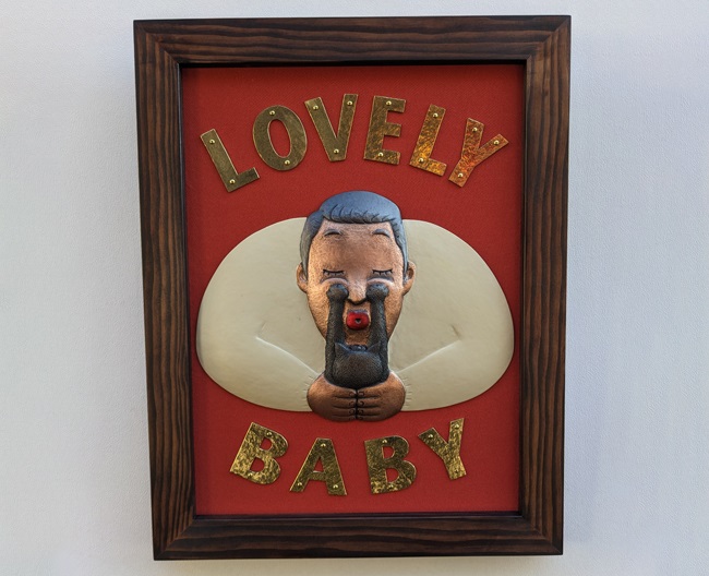 島内聡士「LOVELY BABY」H32 × W25 × D2cm　銅、真鍮、布、木材、塗装